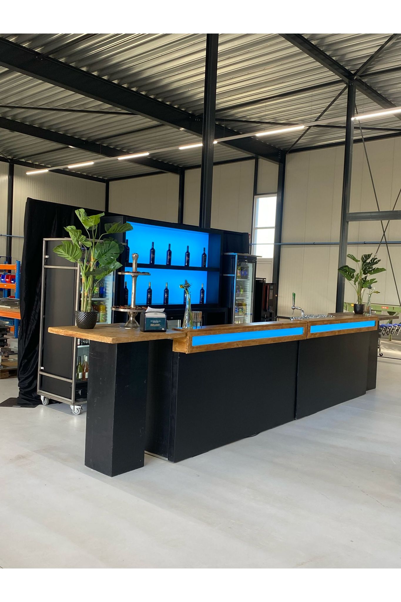 Volledige Bar met Koelingen, Biertap en Achterwand – Compleet Verhuurpakket